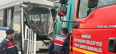 Manisa’da midibüsle çöp kamyonu çarpıştı: 17 kişi yaralandı